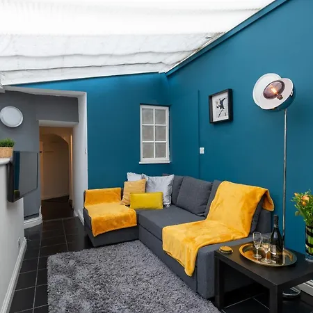Hummingbird Maisonette By Prescott Apartment