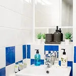 Hummingbird Maisonette By Prescott Daire