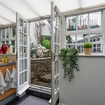 Hummingbird Maisonette By Prescott *