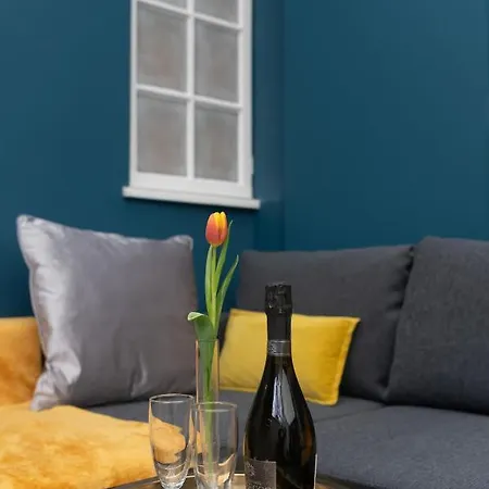 Hummingbird Maisonette By Prescott * Bristol