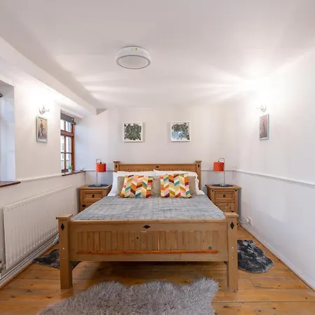 Hummingbird Maisonette By Prescott * Bristol