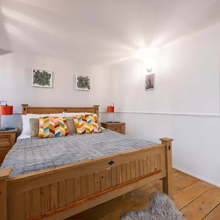 Hummingbird Maisonette By Prescott Bristol