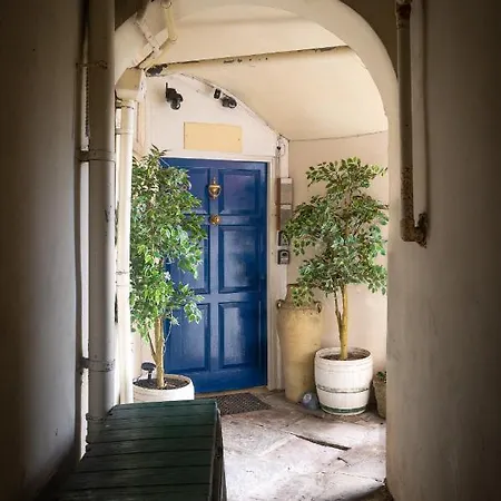 Hummingbird Maisonette By Prescott Bristol