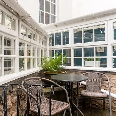 Hummingbird Maisonette By Prescott *