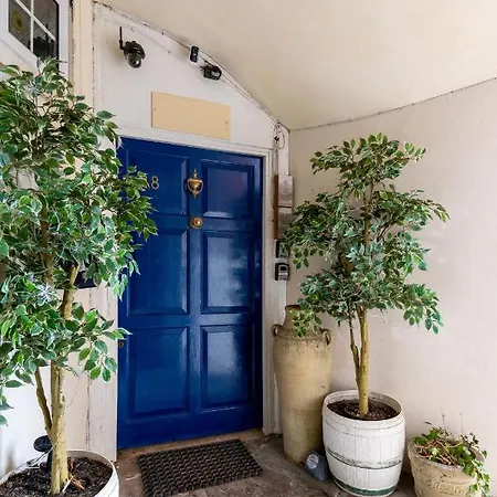 Hummingbird Maisonette By Prescott * Bristol