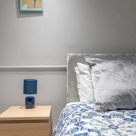 Hummingbird Maisonette By Prescott *