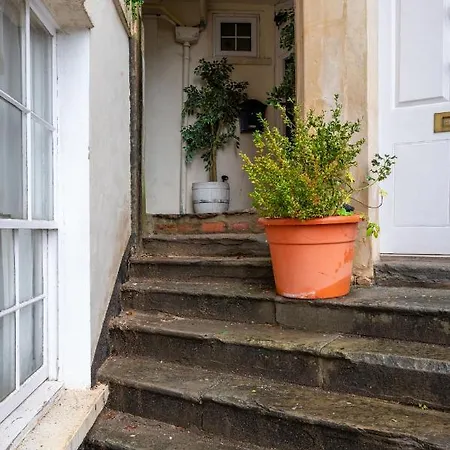 Hummingbird Maisonette By Prescott Bristol