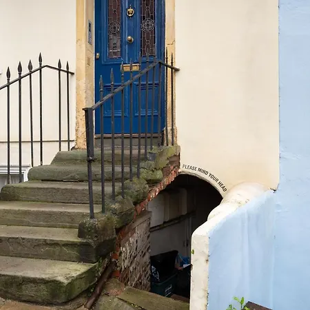 Hummingbird Maisonette By Prescott * Bristol