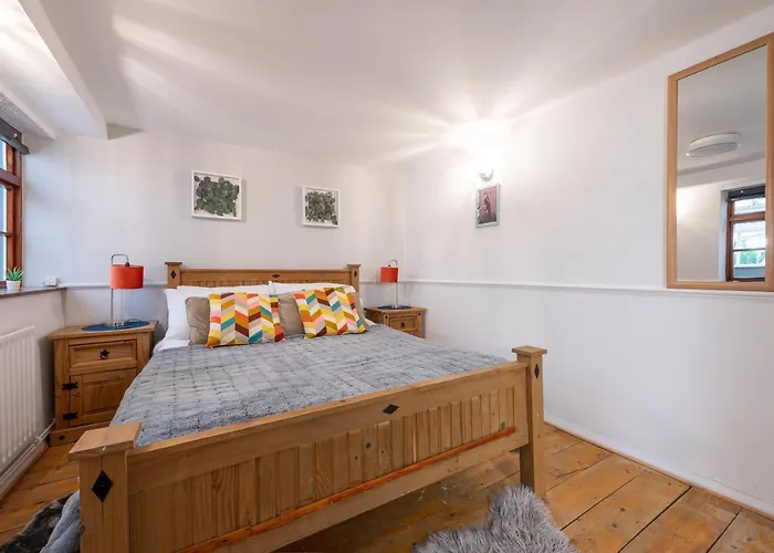 Hummingbird Maisonette By Prescott Bristol