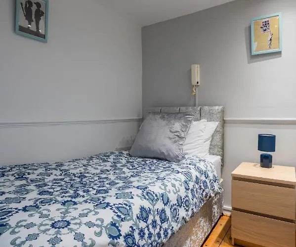 Hummingbird Maisonette By Prescott Bristol