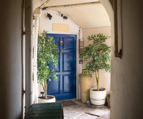 Hummingbird Maisonette By Prescott Bristol