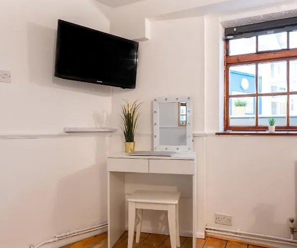 Hummingbird Maisonette By Prescott *