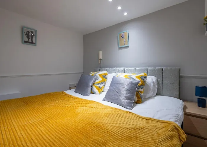 Hummingbird Maisonette By Prescott *