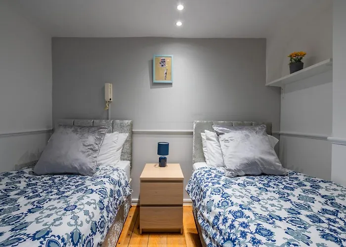 Hummingbird Maisonette By Prescott * Bristol