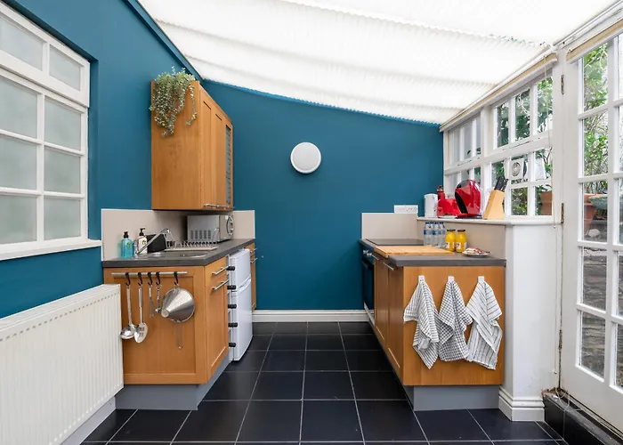 Hummingbird Maisonette By Prescott Bristol