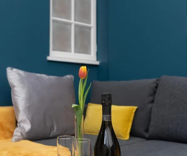 Hummingbird Maisonette By Prescott * בריסטול