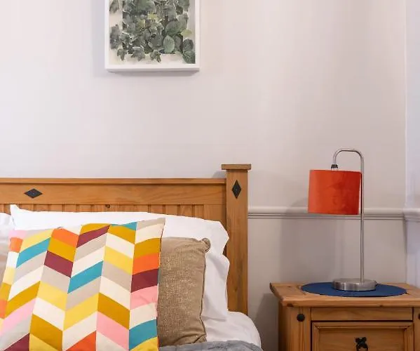 Hummingbird Maisonette By Prescott * בריסטול