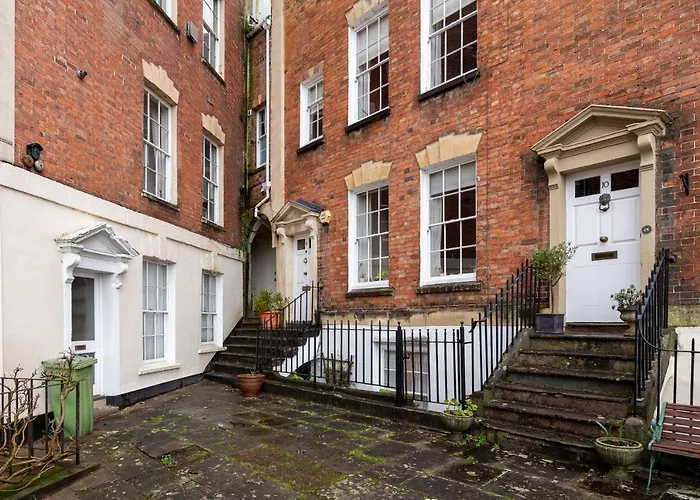 Hummingbird Maisonette By Prescott *